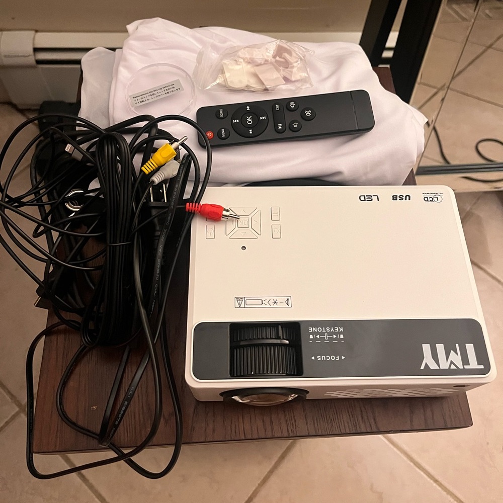 Projector - Picture 3 of 4